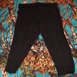 Pink Capri black leggings